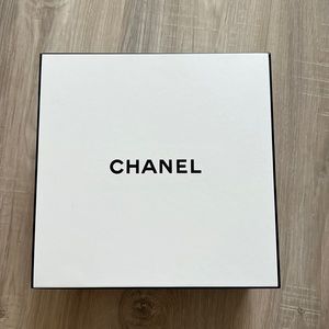 CHANEL gift box